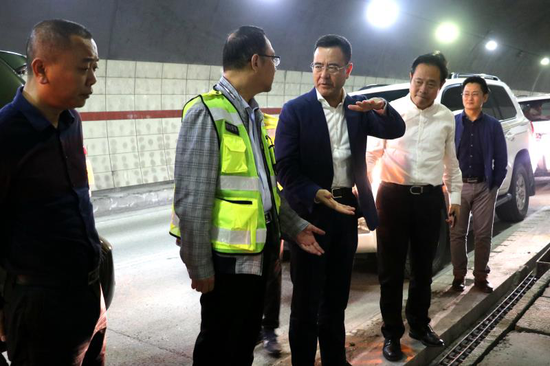 集團(tuán)公司副董事長、總經(jīng)理馮文生赴都汶高速公路指導(dǎo)節(jié)前安全工作