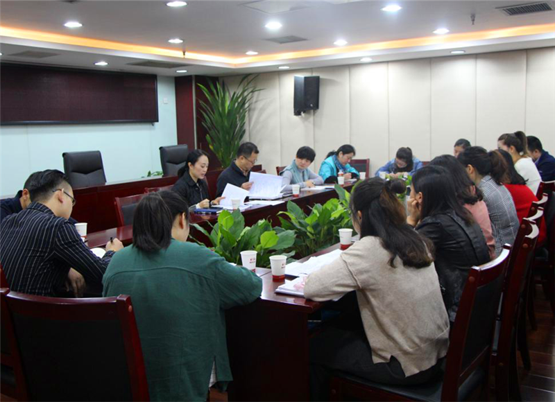 “協(xié)同聯(lián)動(dòng)、弘揚(yáng)善舉”共議扶貧新舉措 ——公司開(kāi)展精準(zhǔn)扶貧學(xué)習(xí)討論會(huì)