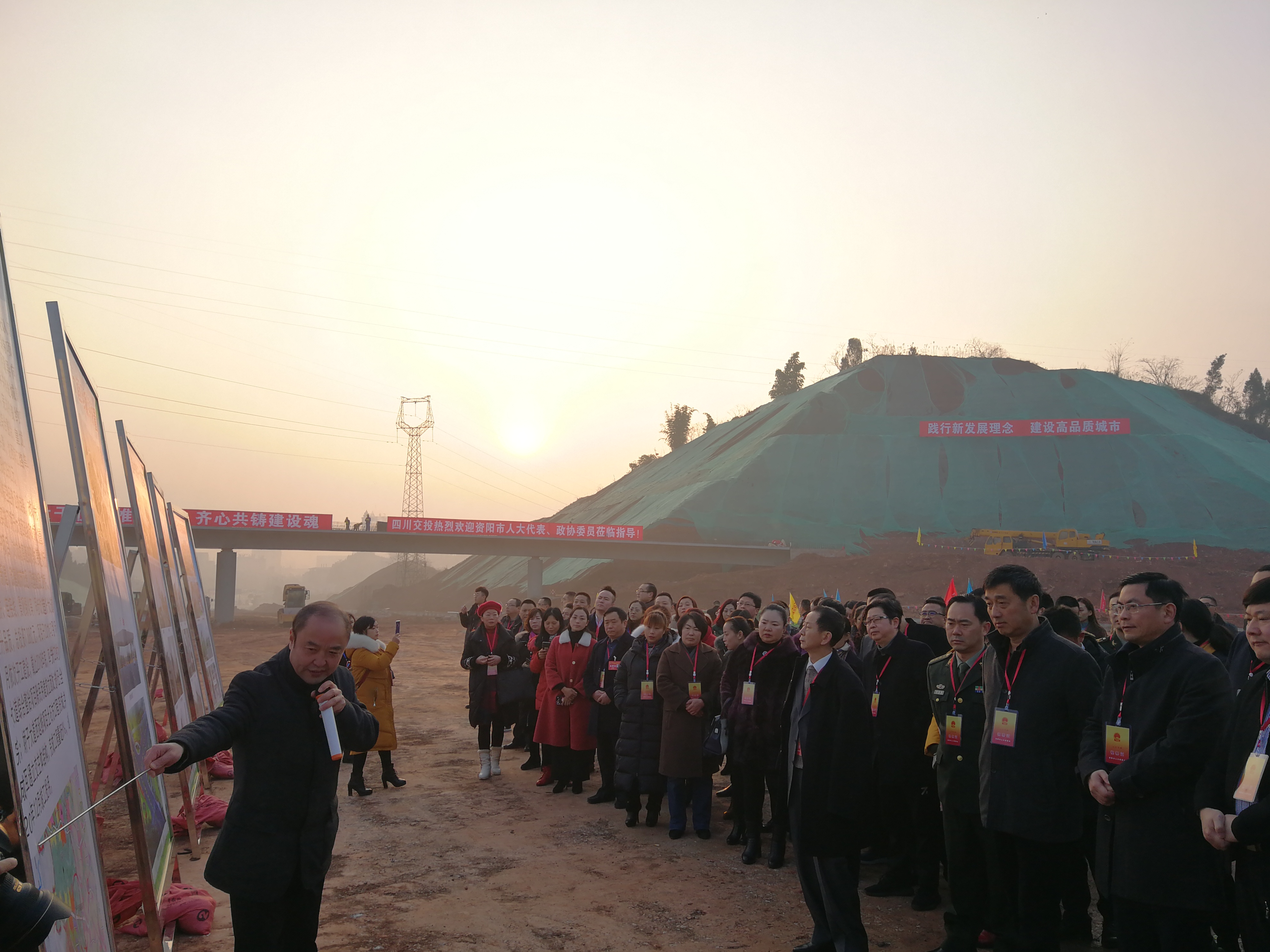 資陽市人大代表團(tuán)及政協(xié)委員團(tuán)調(diào)研嬌子大道西延線項(xiàng)目