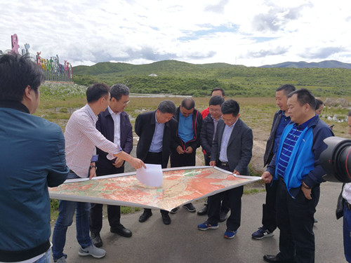 集團(tuán)公司黨委副書記、副董事長、總經(jīng)理馮文生 赴久馬高速項(xiàng)目調(diào)研指導(dǎo)工作