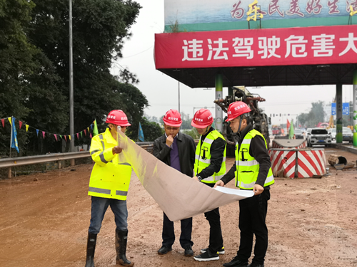 公司黨委委員、工會主席鄭植赴成樂高速擴(kuò)容建設(shè)項目E2-SG2項目經(jīng)理分部調(diào)研勞動競賽開展情況