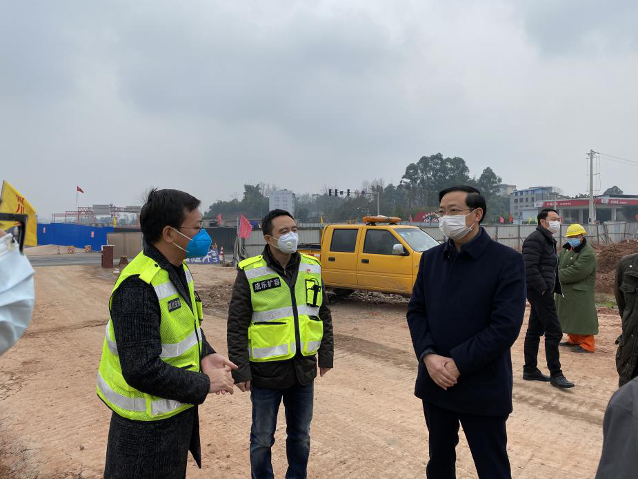 樂山市副市長羅新禮檢查督導(dǎo)成樂擴容建設(shè)項目棉竹互通防疫和復(fù)工準(zhǔn)備工作