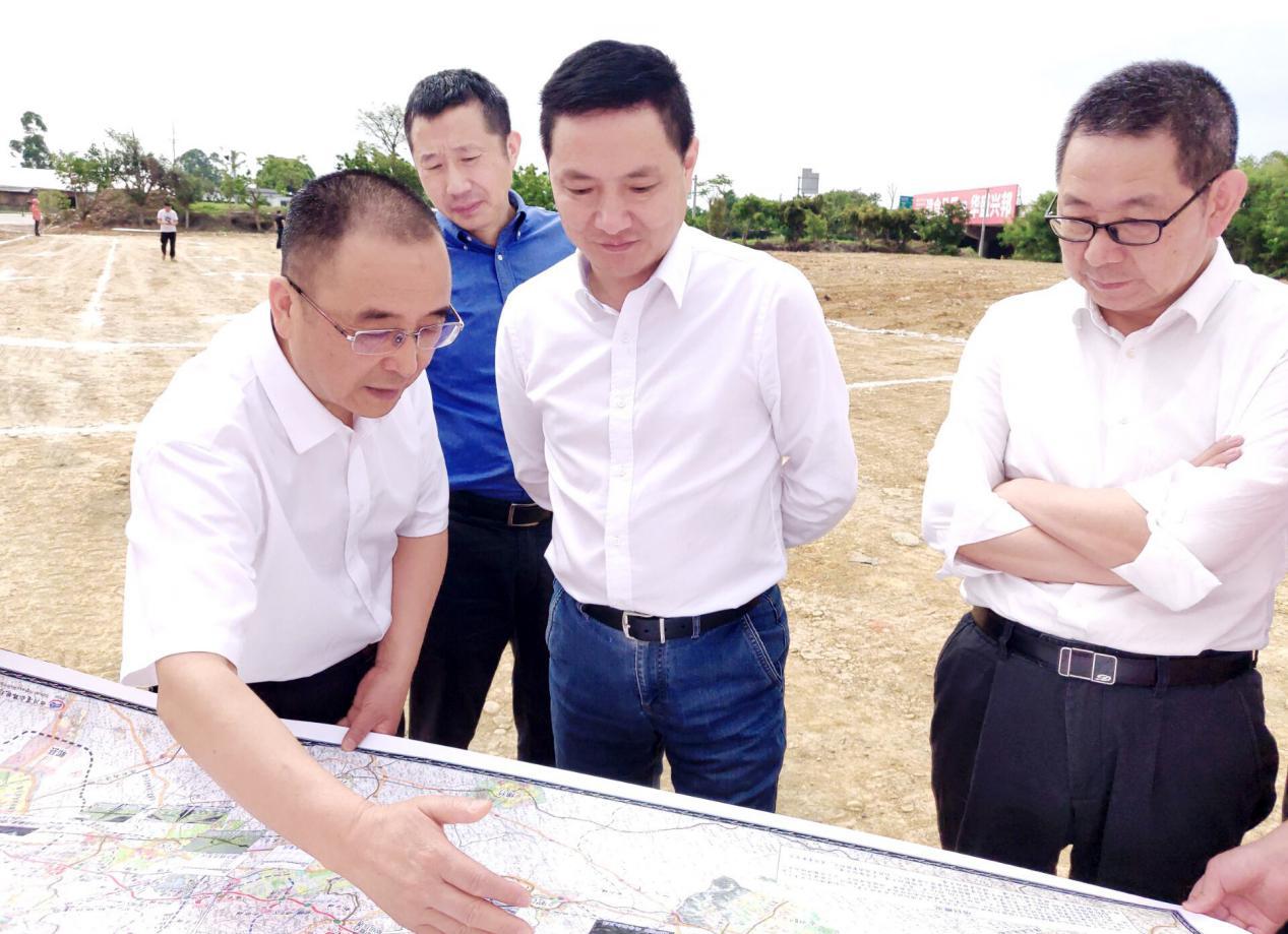 集團(tuán)公司黨委副書記、副董事長(zhǎng)、總經(jīng)理周黎明 深入成綿擴(kuò)容項(xiàng)目開展規(guī)劃調(diào)研