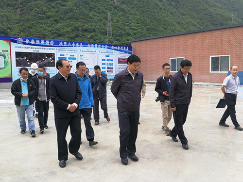 省委常委、政法委書記鄧勇一行調(diào)研康新K1-1項目_副本.jpg