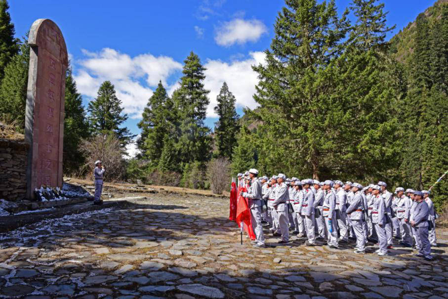 海拔3500米，沿著久馬高速重走紅軍長征路 ——四川交建黨史學(xué)習(xí)教育紀(jì)實