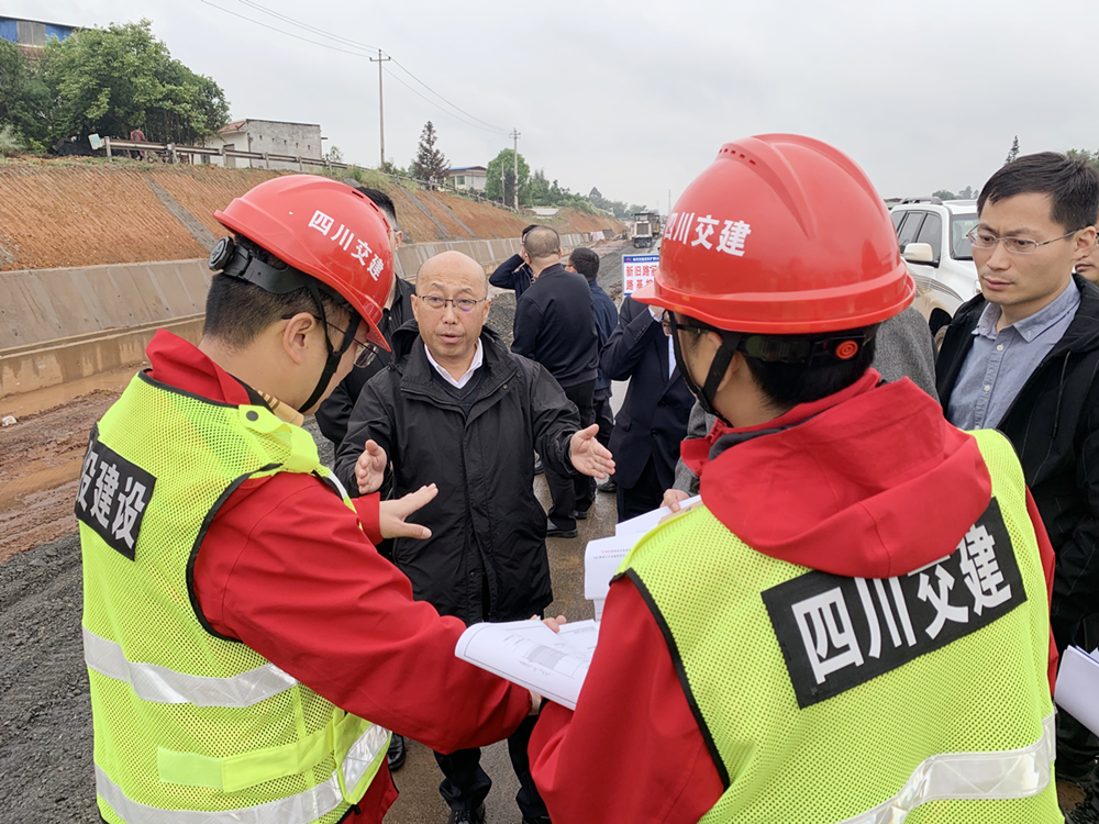 省交投集團到成樂擴容項目眉山段調(diào)研指導(dǎo)工作