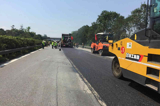 公司順利完成達(dá)渝、鄰墊高速公路路面整治工程試驗(yàn)段鋪筑
