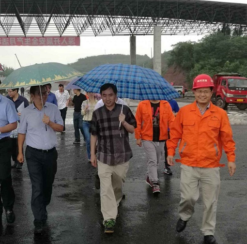 省交通運(yùn)輸廳黨組成員、紀(jì)檢組組長杜世相一行赴建設(shè)公司承建資陽城南大道項(xiàng)目現(xiàn)場(chǎng)調(diào)研指導(dǎo)工作