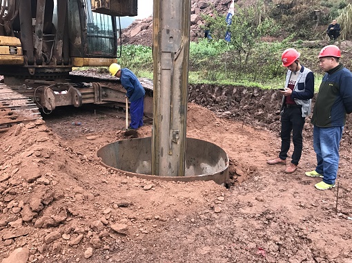 公司路面分公司承建成資渝高速公路TJ6標(biāo)主線(xiàn)橋梁工程首根樁基澆筑成功